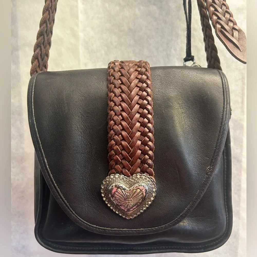 Vintage Brighton Black Smooth Leather Crossbody Purse Bag w/brown woven strap. T